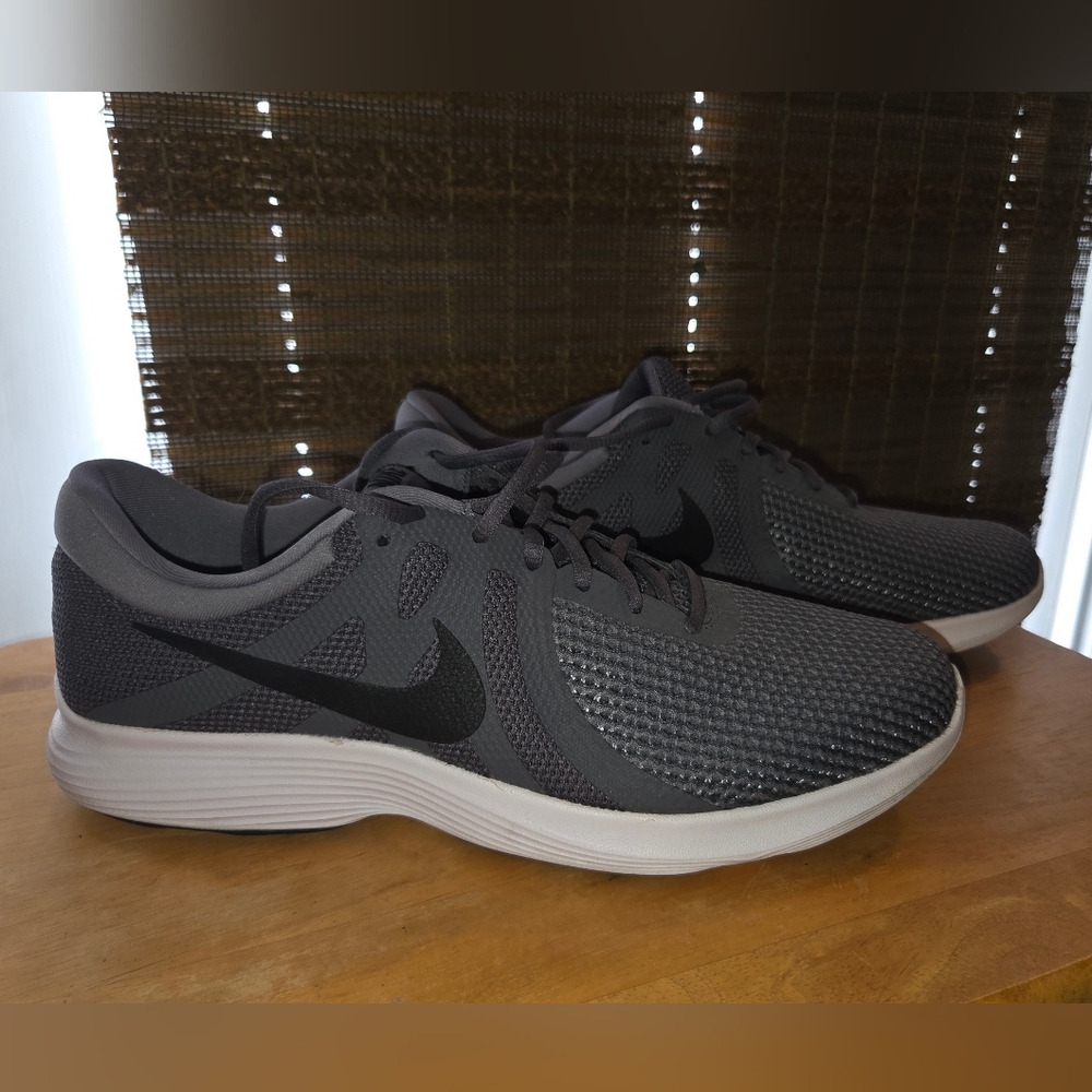 Nike Revolution 4
Dark Grey Black-Cool Grey Men's Sz 12 EUC!
